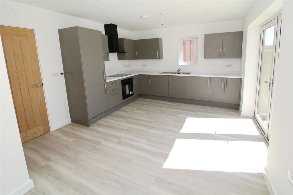 Property photo 3 of 26 Kitchen/Dining Room