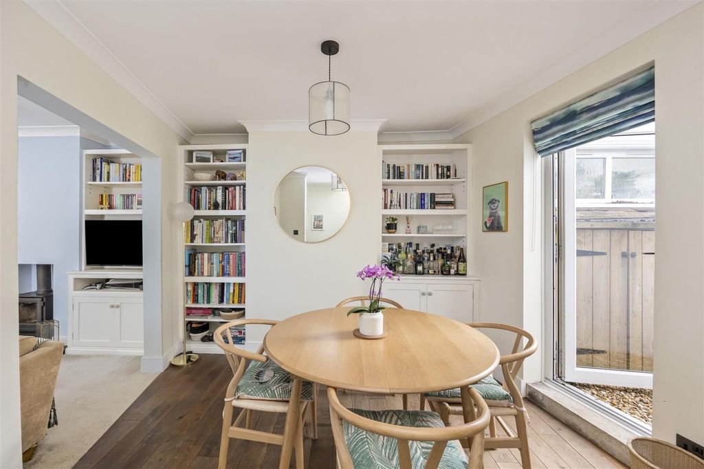 Property photo 2 of 12 Richmond Street 75-013.Jpg