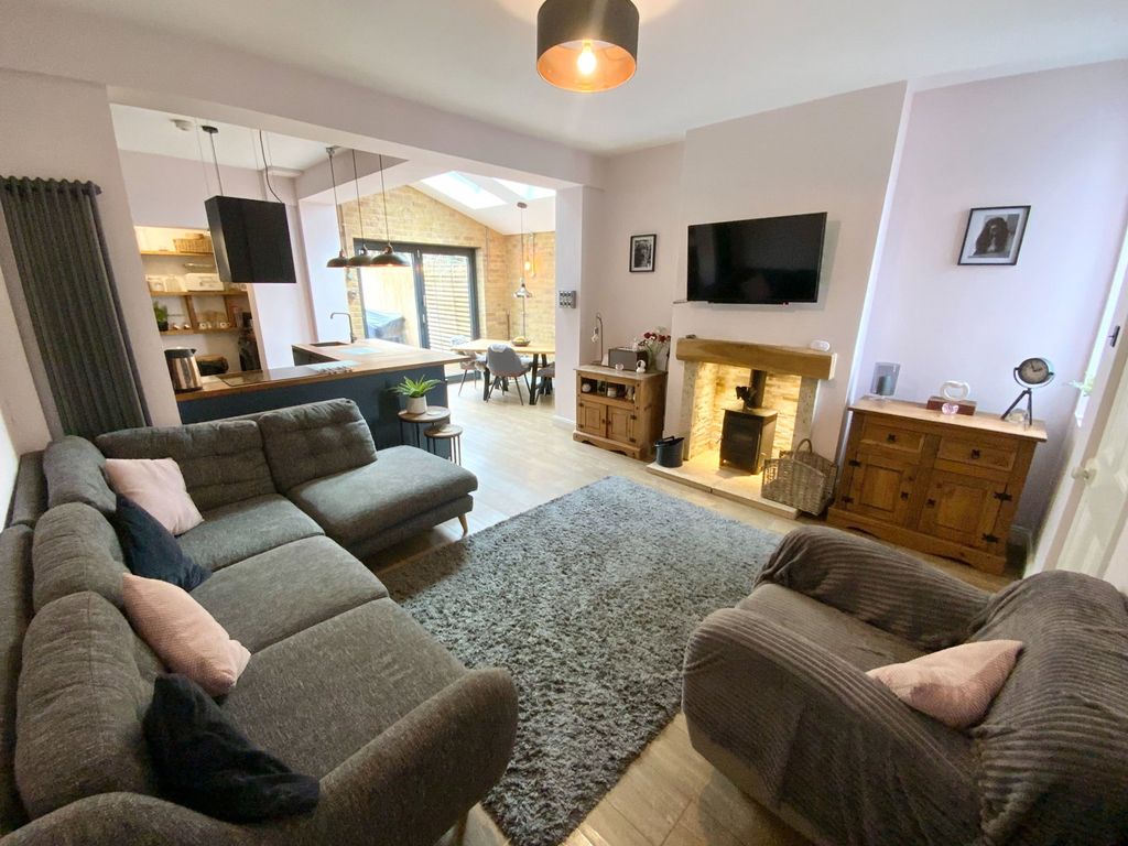 Property photo 2 of 20