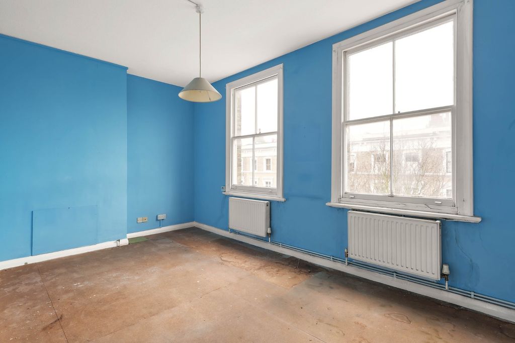 Property photo 2 of 5 Living Room