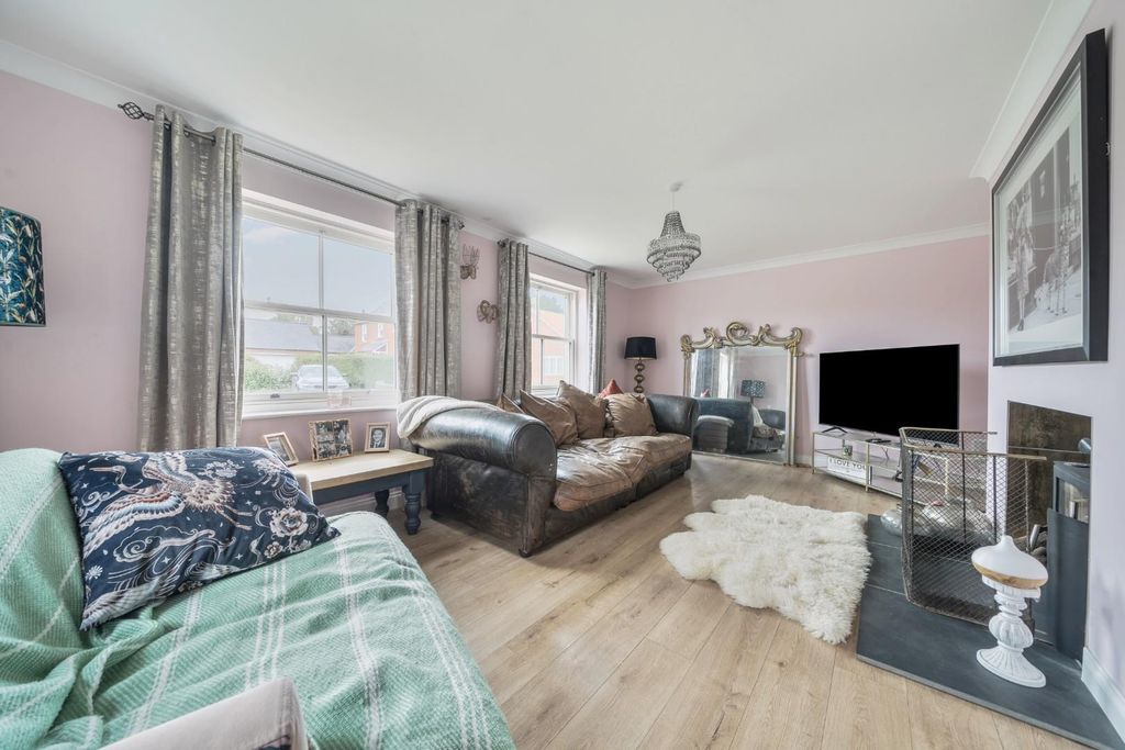 Property photo 2 of 17 Lounge.Jpg