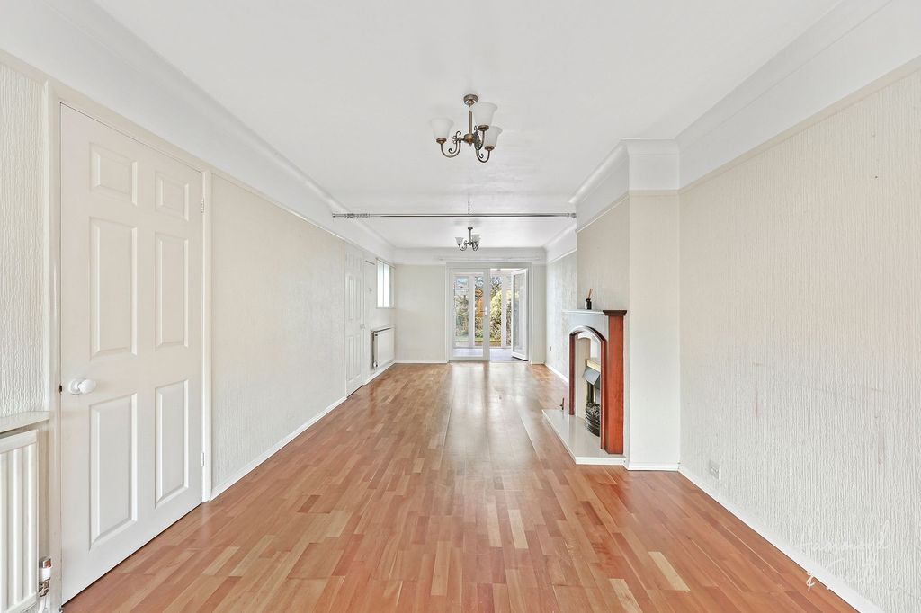 Property photo 2 of 21