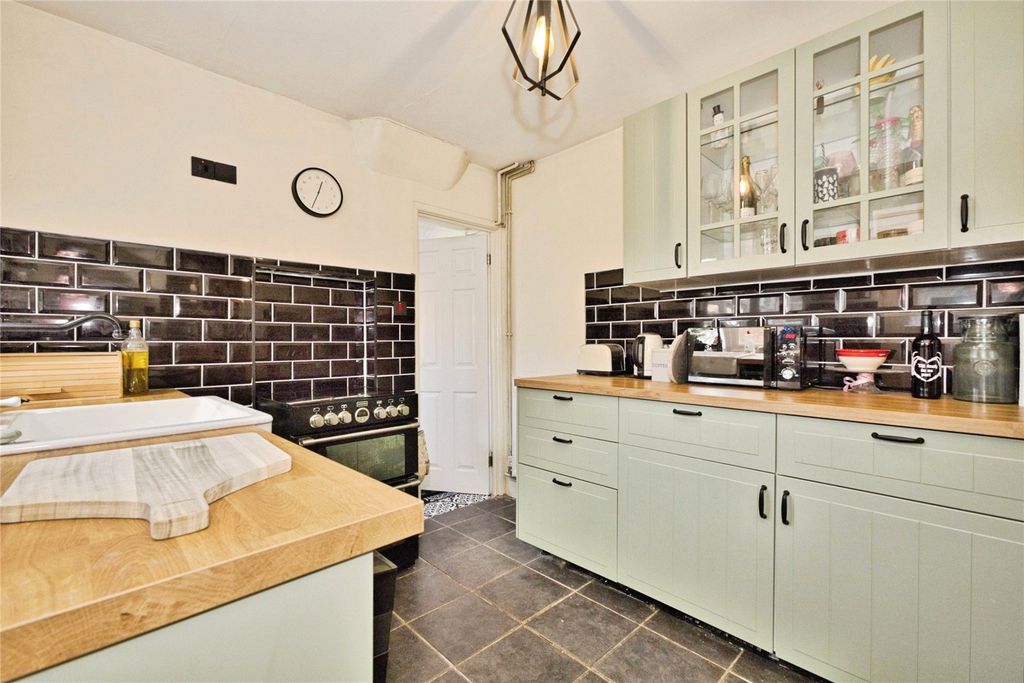 Property photo 3 of 16 Picture No. 11