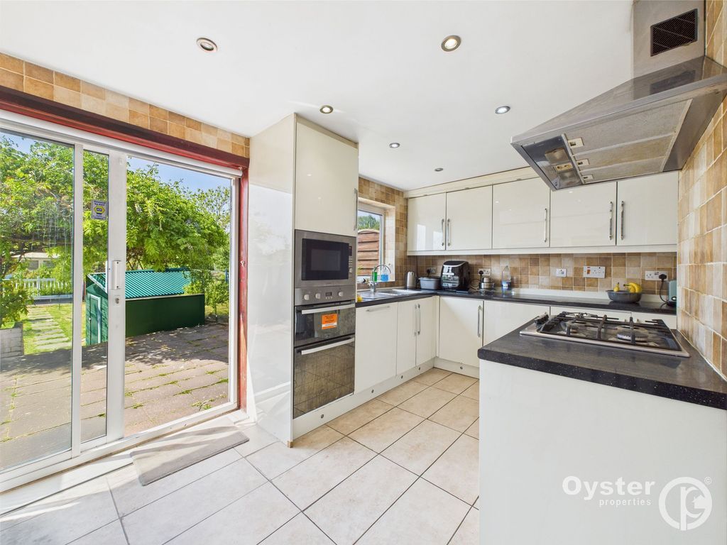 Property photo 3 of 15 Kitchen