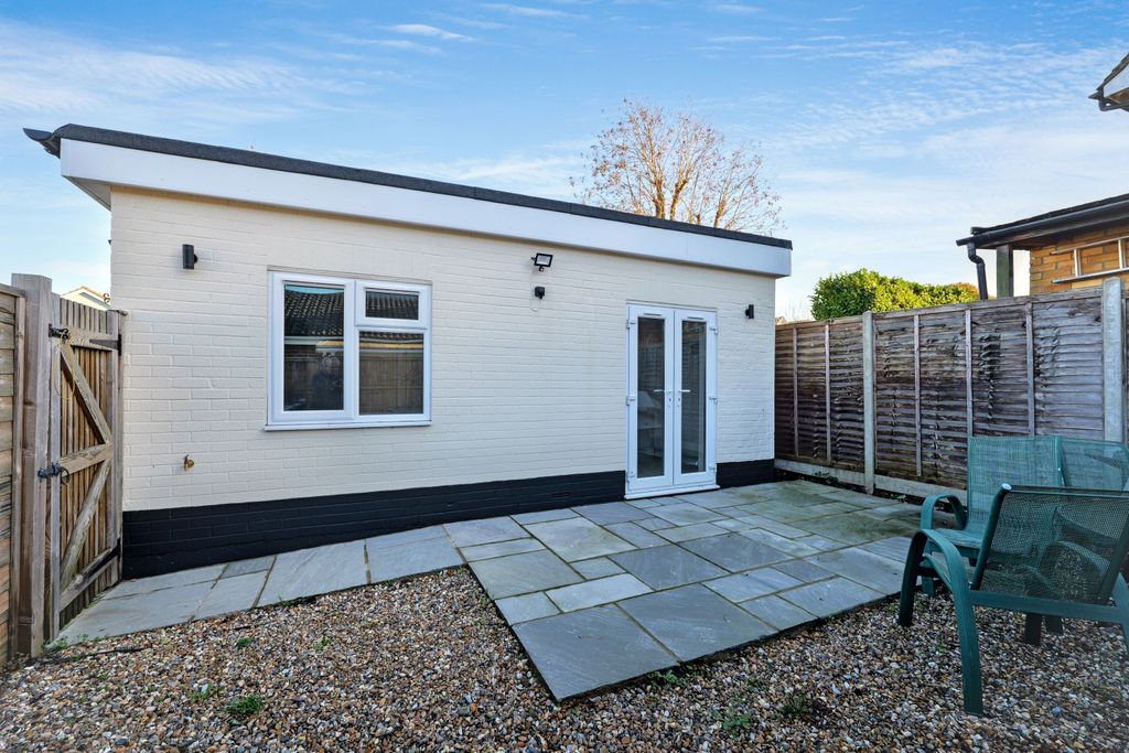 Property photo 3 of 21 69 Headley Road, Liphook, Hampshire, Gu30 7Pr