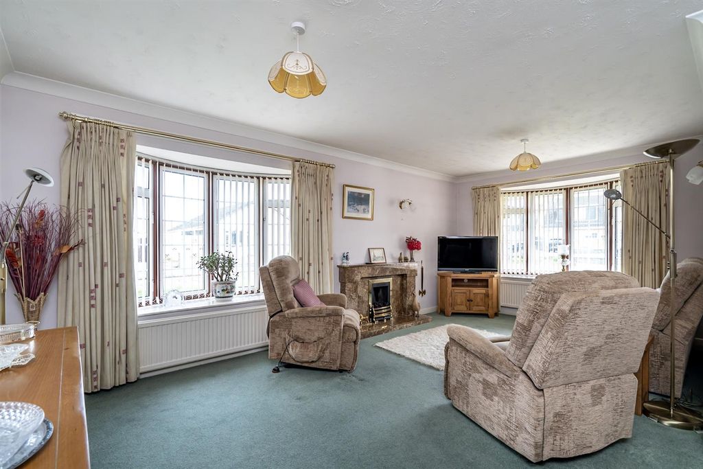 Property photo 3 of 15 Living Room