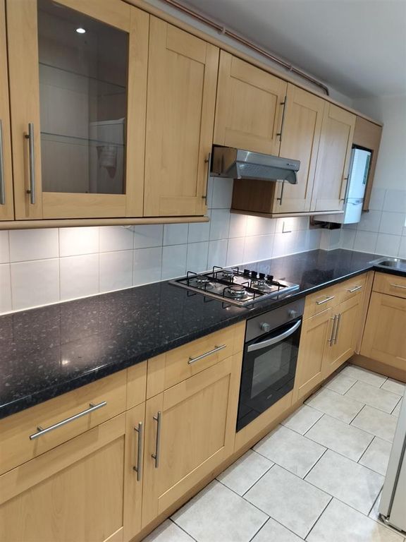 Property photo 2 of 18 Kitchen Pic2.Jpg