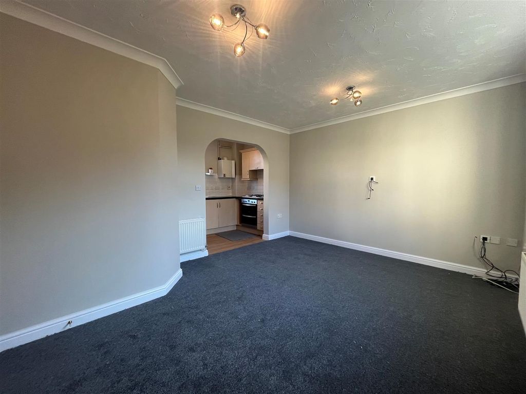 Property photo 3 of 11 Lounge.Jpg