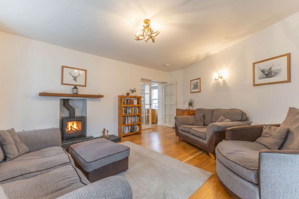 Property photo 2 of 18 Living Room