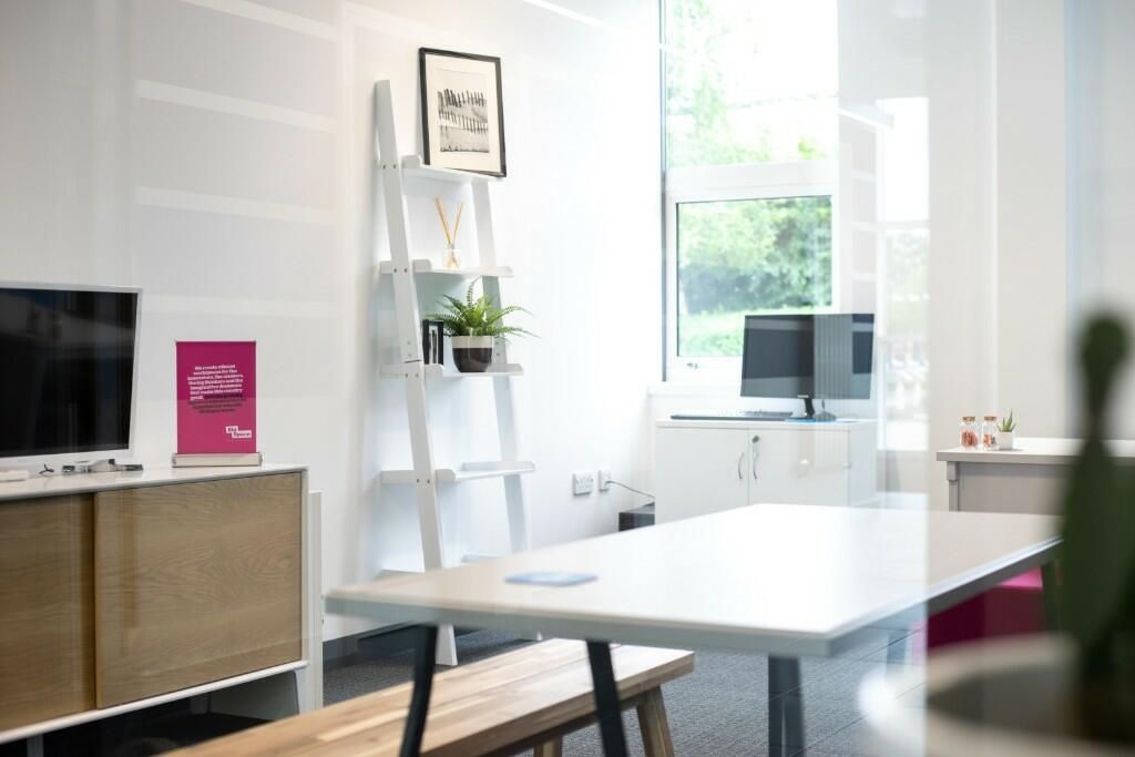 Property photo 2 of 8 Example Office 