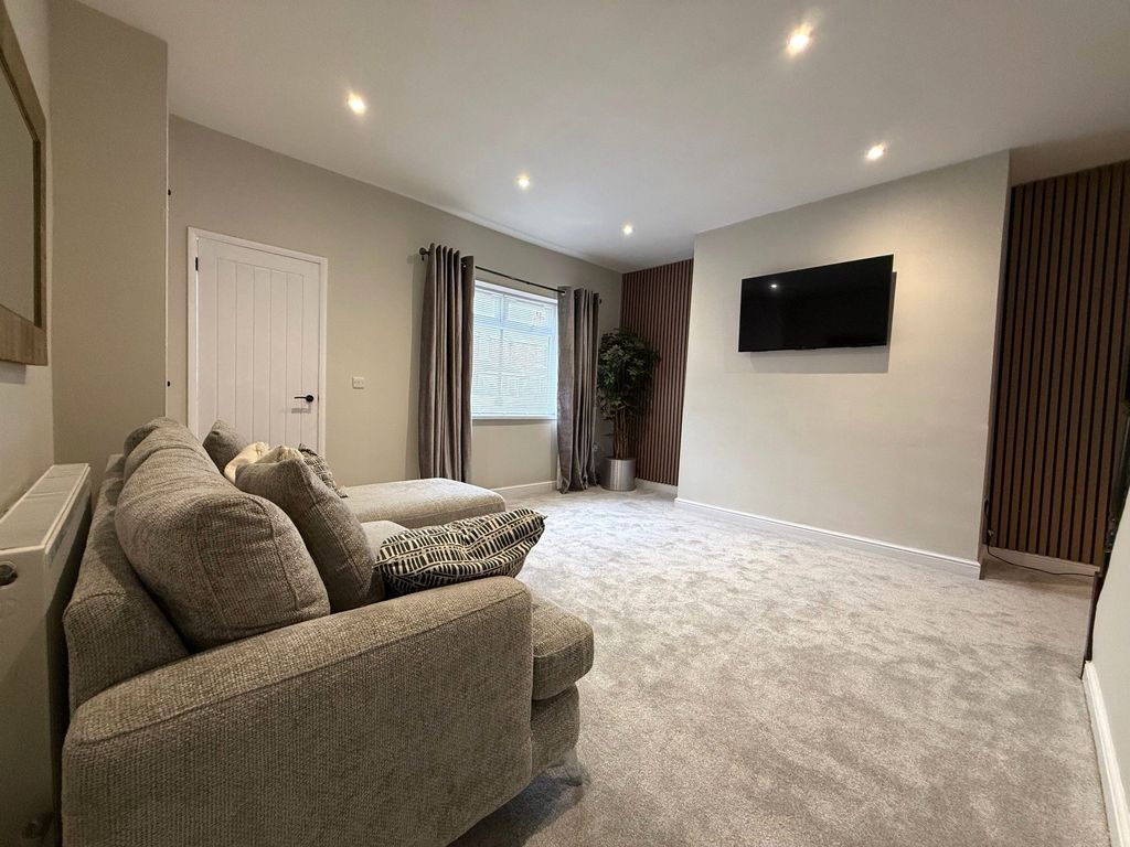 Property photo 1 of 12 Photograph 1