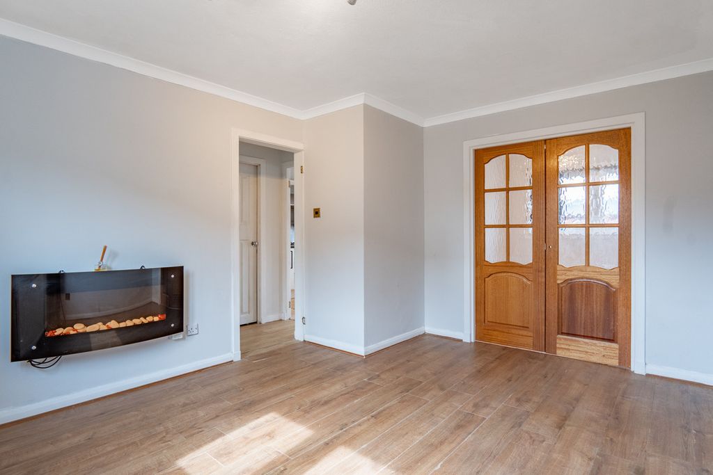 Property photo 2 of 35