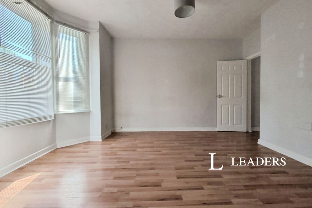 Property photo 3 of 17 Pbox-Img.Jpg