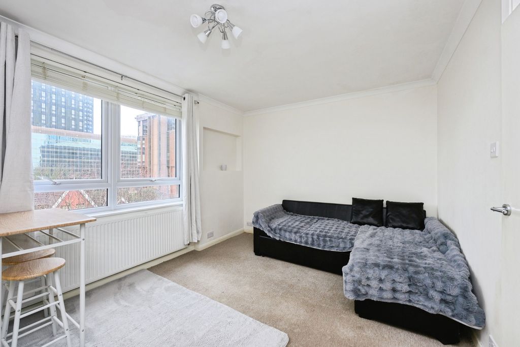 Property photo 3 of 17 Pbox-Img.Jpg