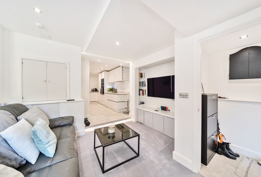 Property photo 2 of 16 1311740-15-685296...