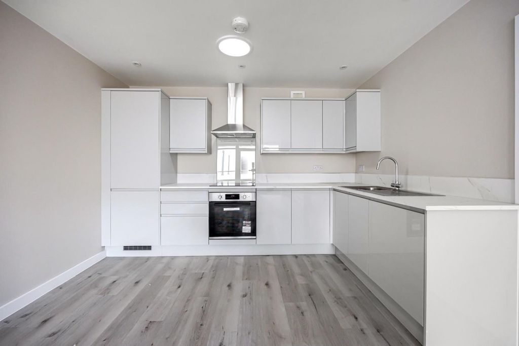 Property photo 3 of 11 4700772