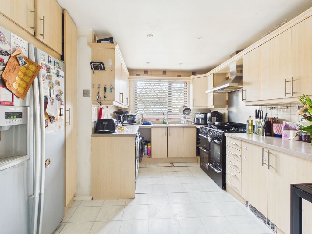 Property photo 3 of 7 Cam04922G0-Pr0113-Still007