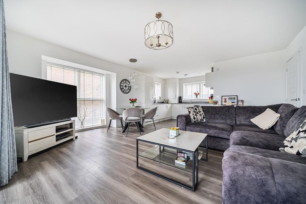 Property photo 2 of 17 1395825-17-695Fc1ee05205.Jpg