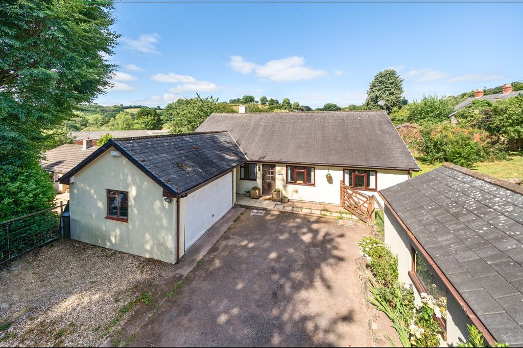 Property photo 2 of 24 Bampton, Seddons