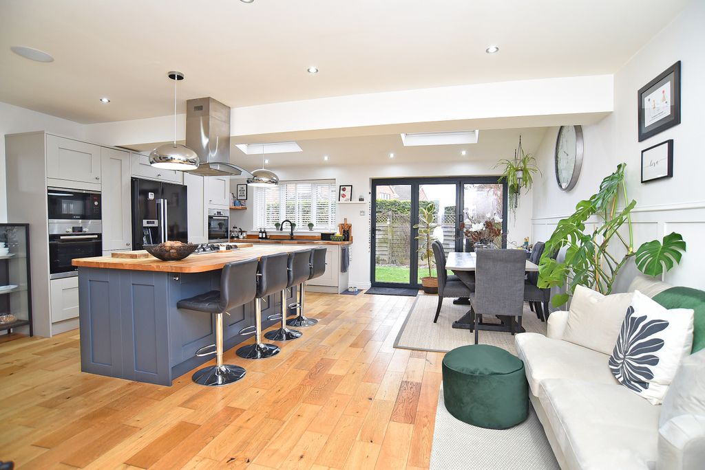 Property photo 2 of 24