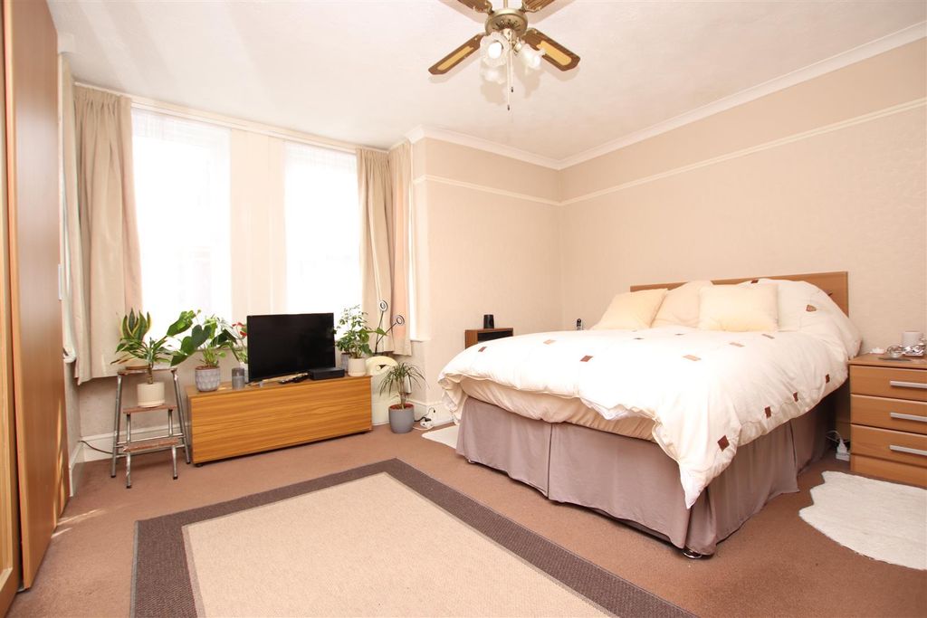 Property photo 2 of 11 Bedroom 1A.Jpg