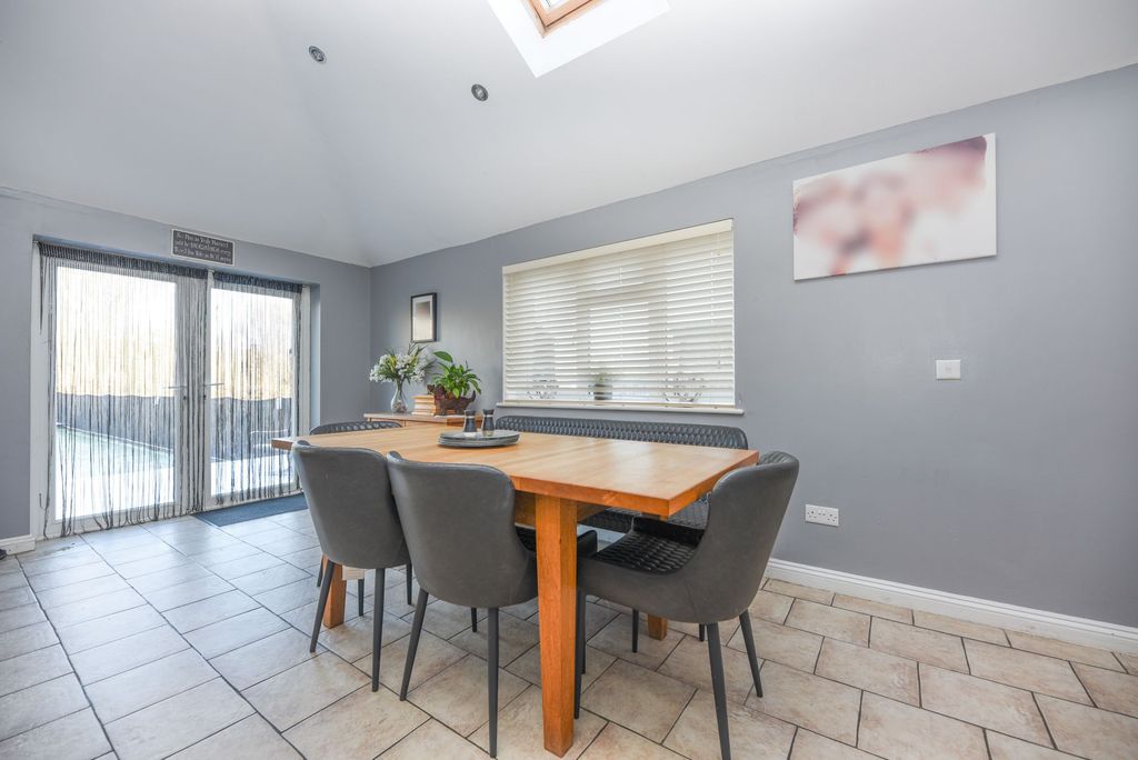 Property photo 3 of 23