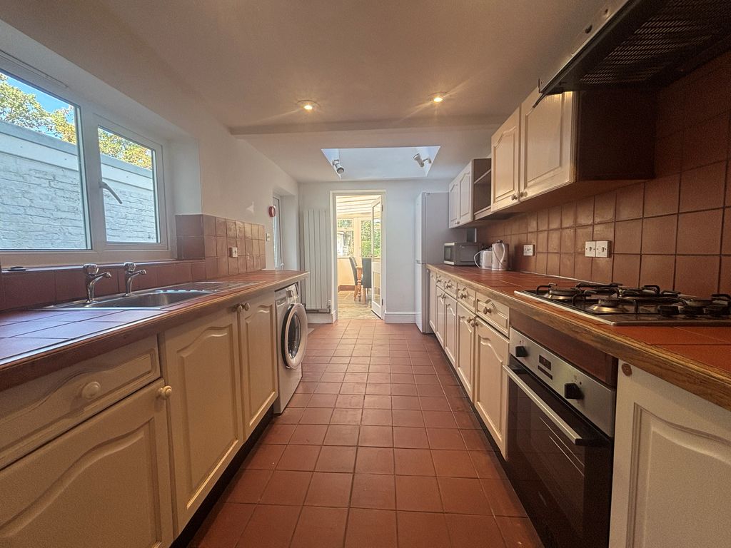 Property photo 2 of 12 Kitchen