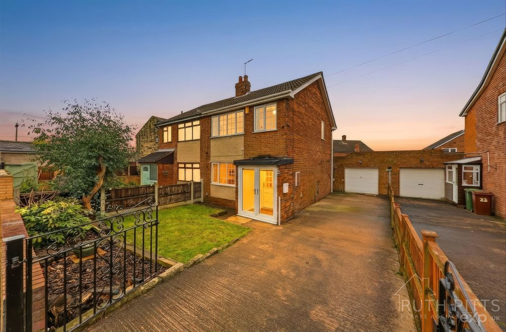 Property photo 2 of 25