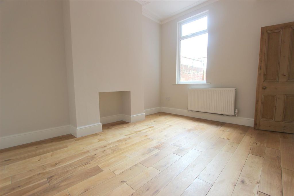 Property photo 3 of 8 Dining Room