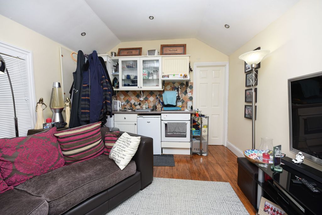 Property photo 2 of 6