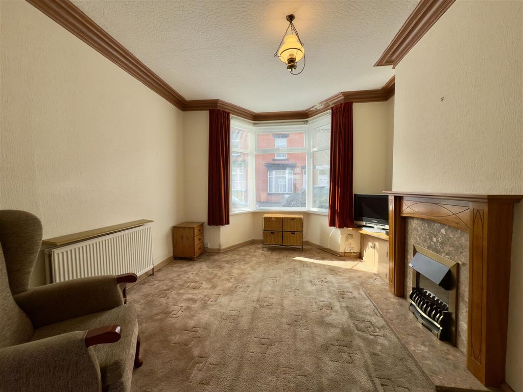 Property photo 2 of 7 Lounge