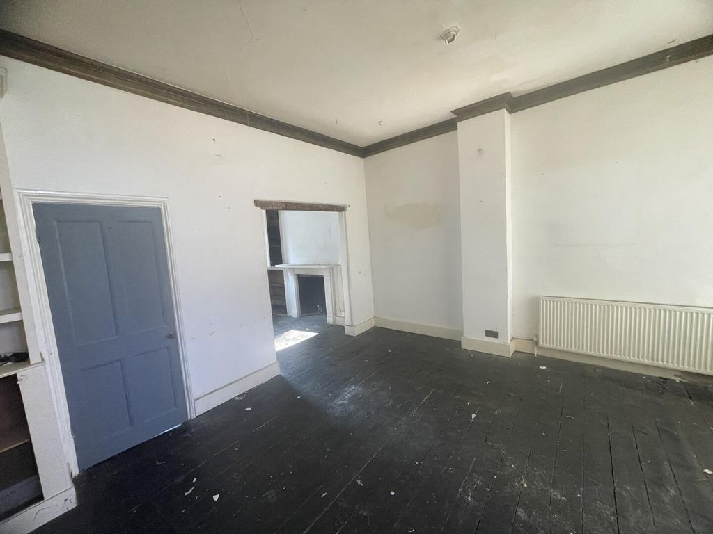 Property photo 3 of 17 Living Room