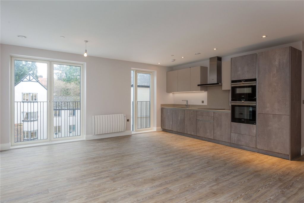 Property photo 2 of 11 Kitchen/Reception