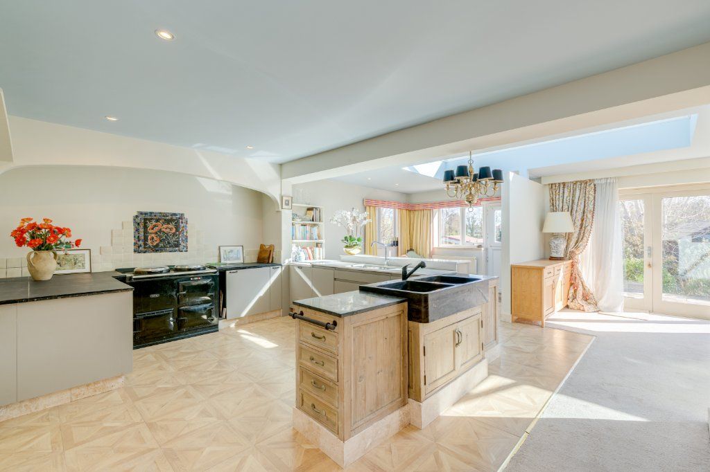 Property photo 2 of 27 Kitchen