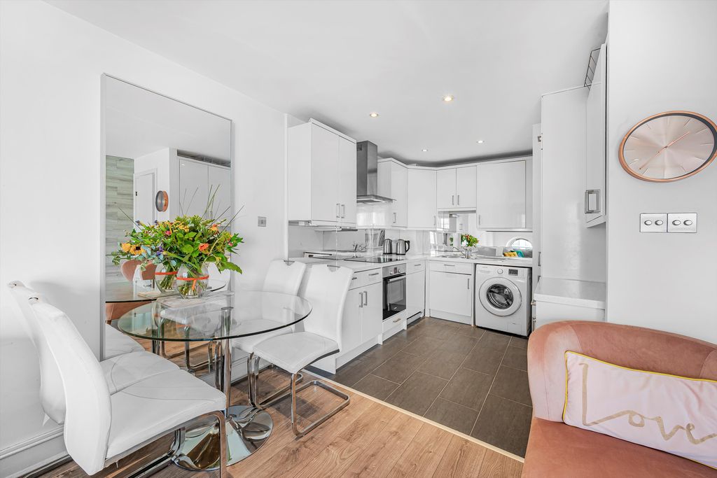 Property photo 3 of 16 Image