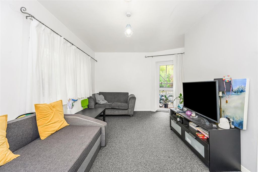 Property photo 2 of 16 6 The Little Holts-7.Jpg