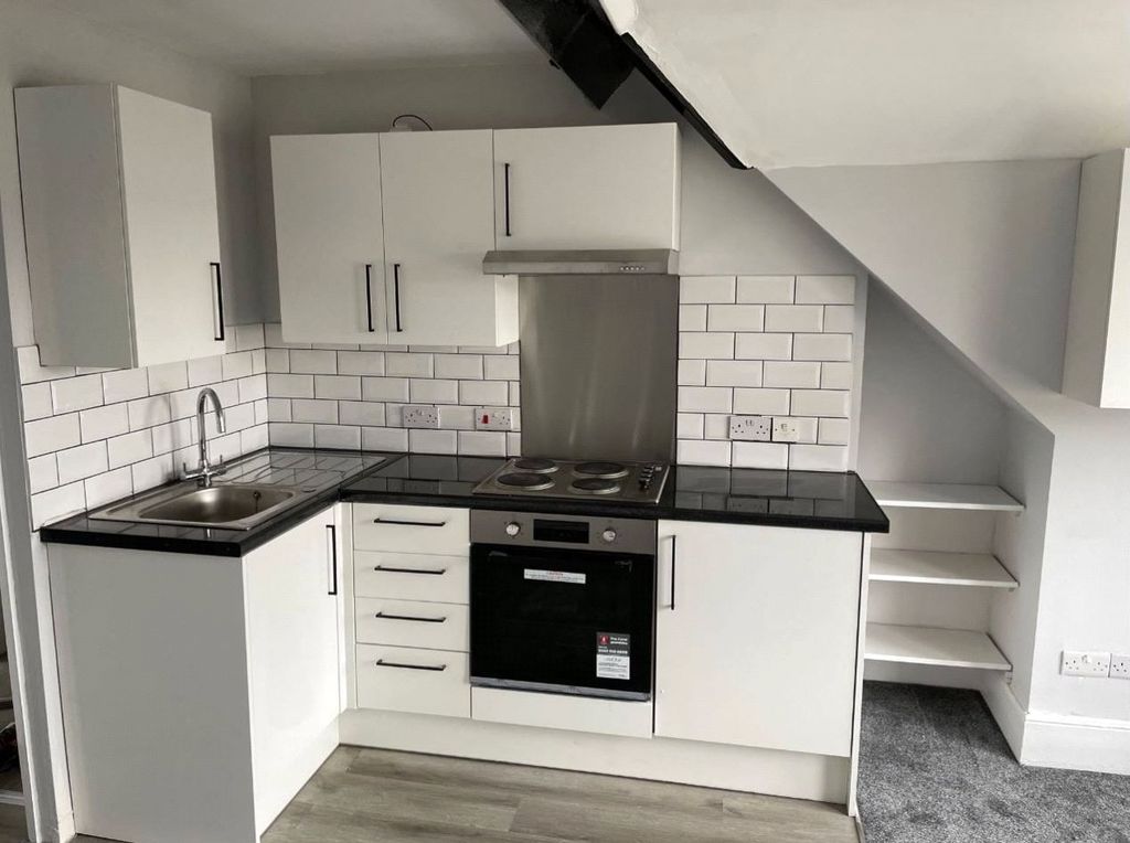 Property photo 2 of 7 Kitchen