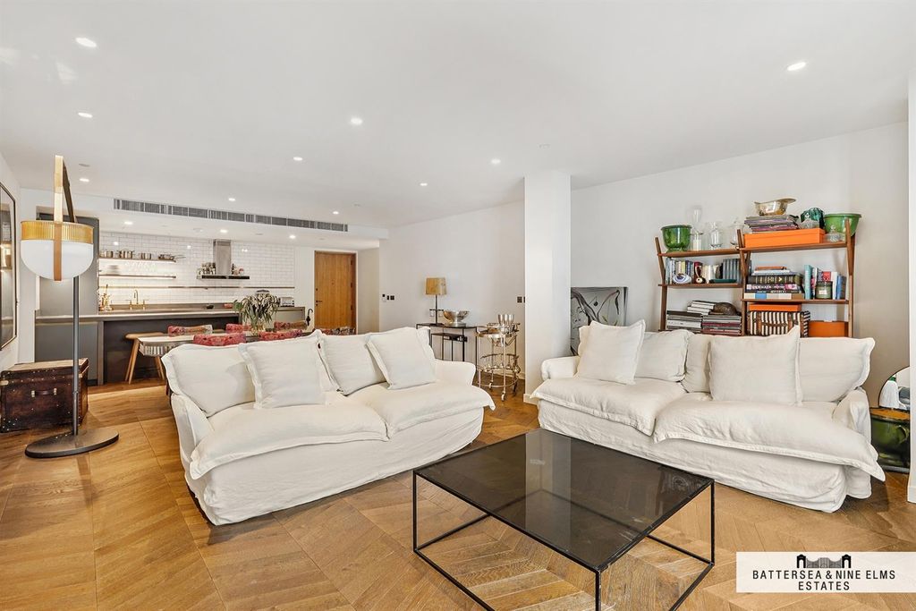 Property photo 2 of 27