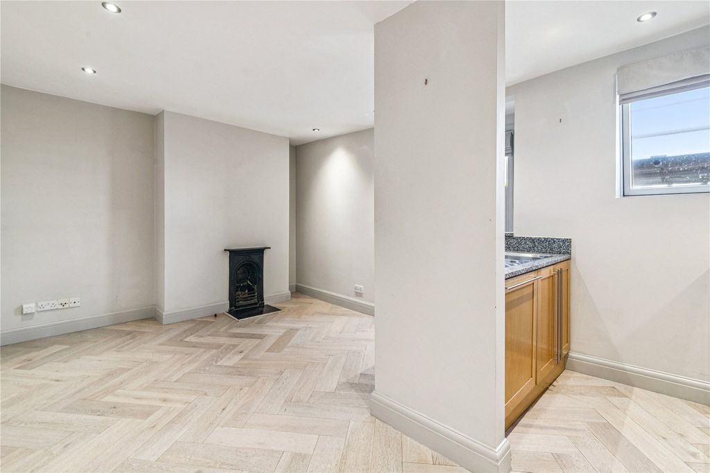 Property photo 3 of 15 Picture No. 02