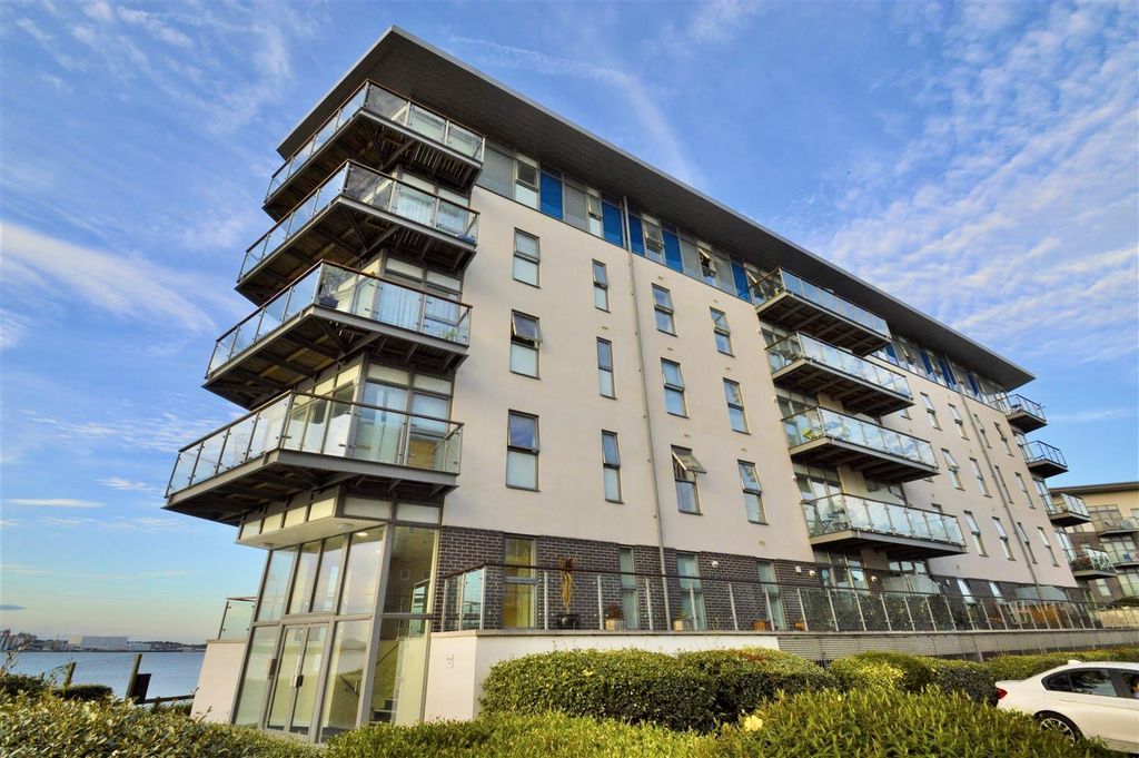 Property photo 1 of 14 External