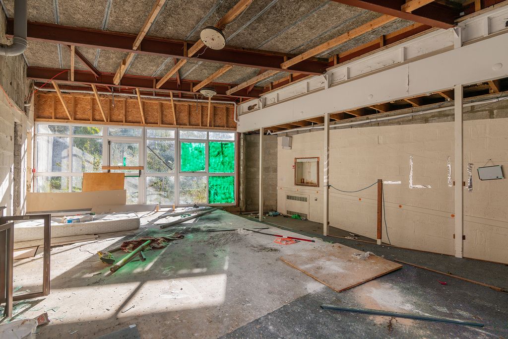 Property photo 2 of 26