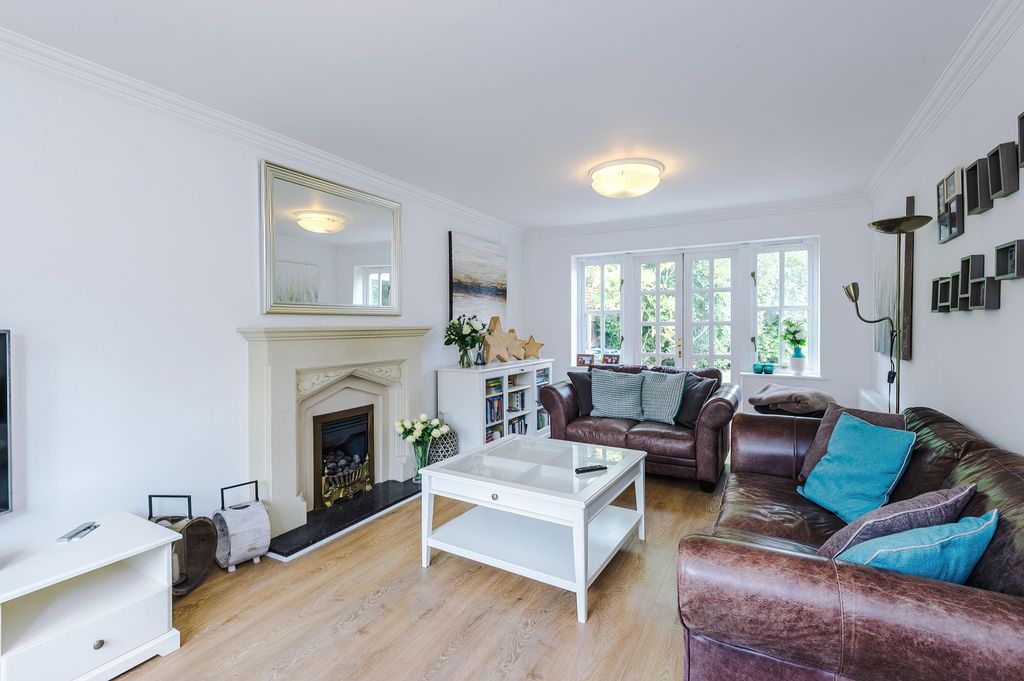 Property photo 2 of 25