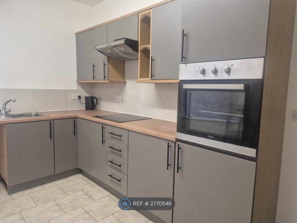 Property photo 3 of 12 Kitchen