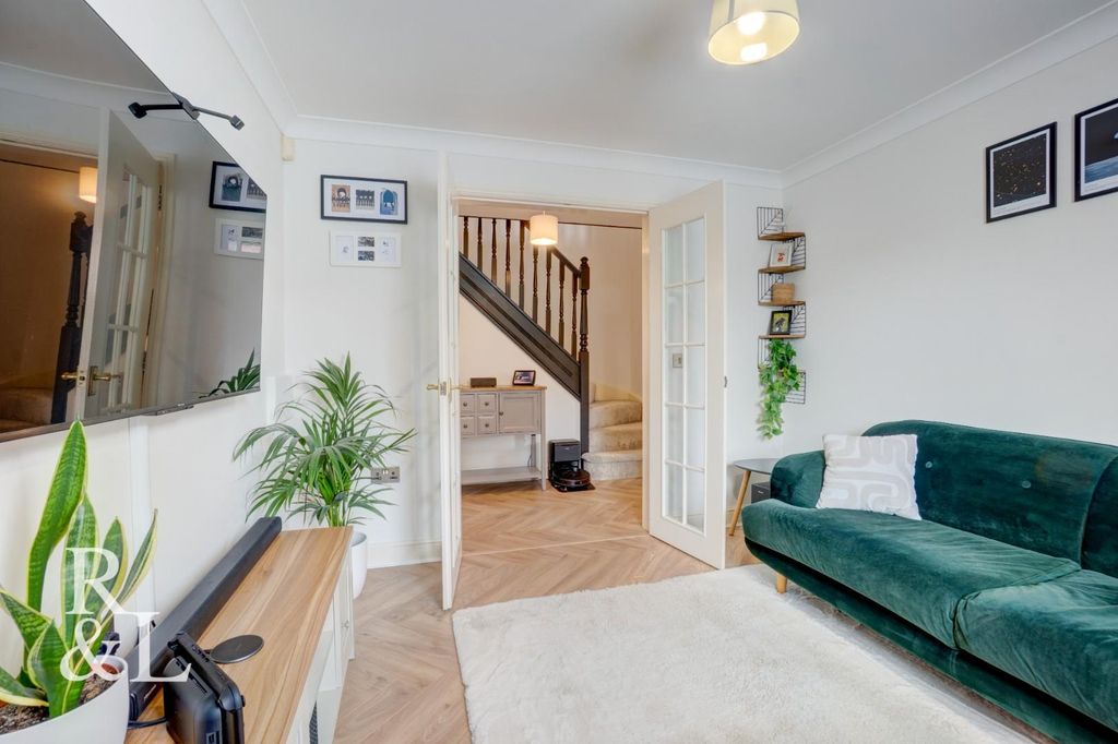 Property photo 3 of 33 Royston&Lund (20).Jpg