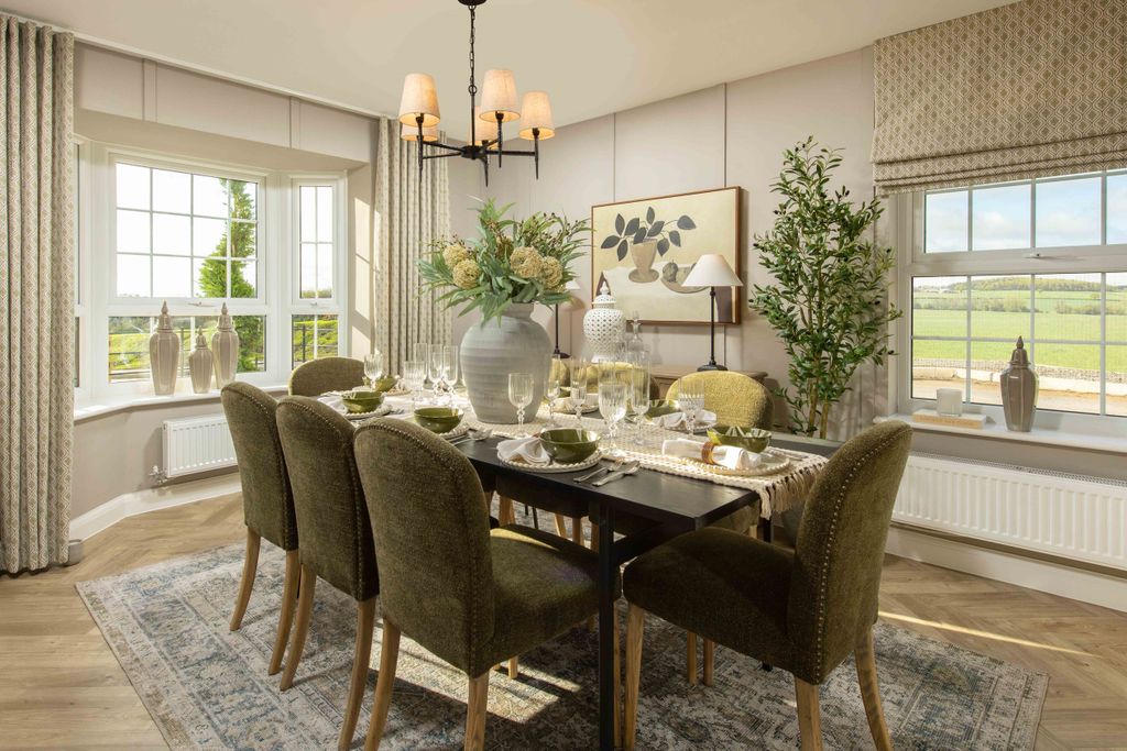 Property photo 3 of 10 Henley Dining