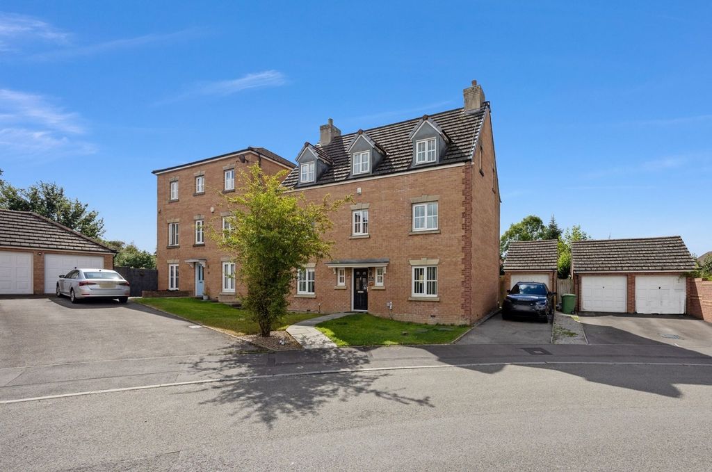 Property photo 3 of 39