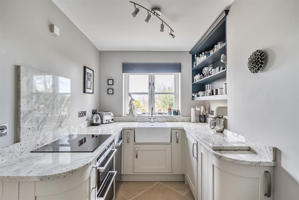 Property photo 2 of 16 Kitchen