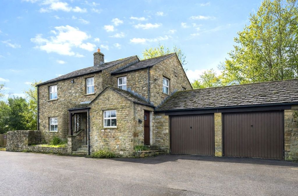Property photo 1 of 30