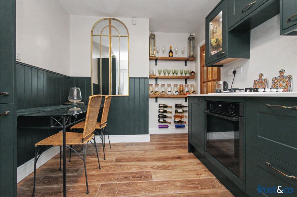 Property photo 3 of 19 Kitchen