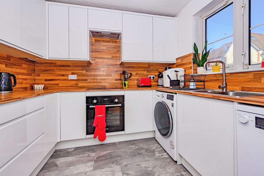 Property photo 2 of 14